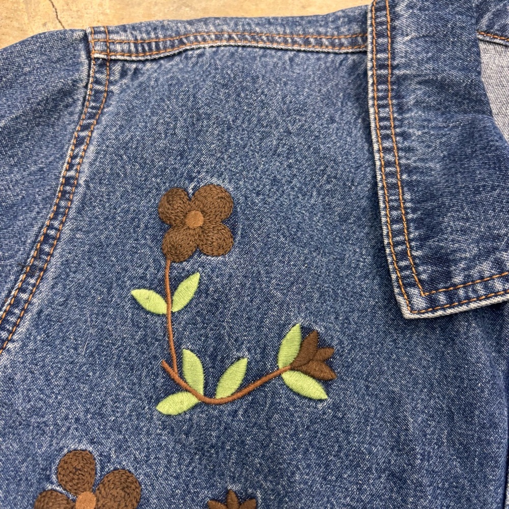 Crystal Kobe Women’s XL Blue Vintage Embroidered Denim Button Down Jacket - Picture 4 of 7